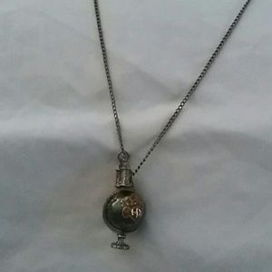 Beautiful necklace😘😘😘